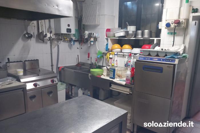 Vendita Ristoranti VENDESI PIZZERIA DI 150MQ A SEREGNO (MB) a Seregno (MB)
